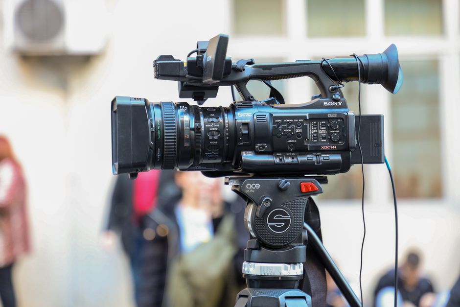 Professional video camera lens used for cinematic wedding video